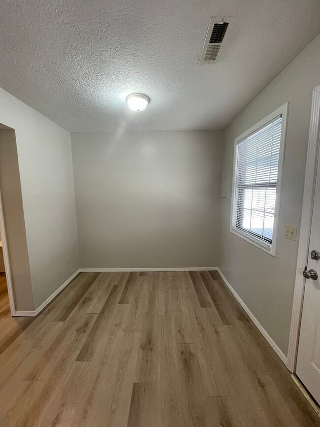 Photo - 531-B N Oak Grove Ave