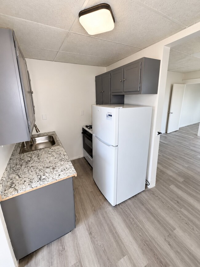 30 E Main St Unit 4