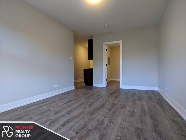 Photo - 711 W Brompton Ave
