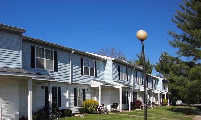 Meadow Ridge II - 612 E Campus Drive - Meadow Ridge Townhomes Unit 8A