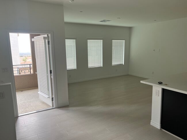 Building Photo - 600 N Carriage Hill Dr Unit 2146