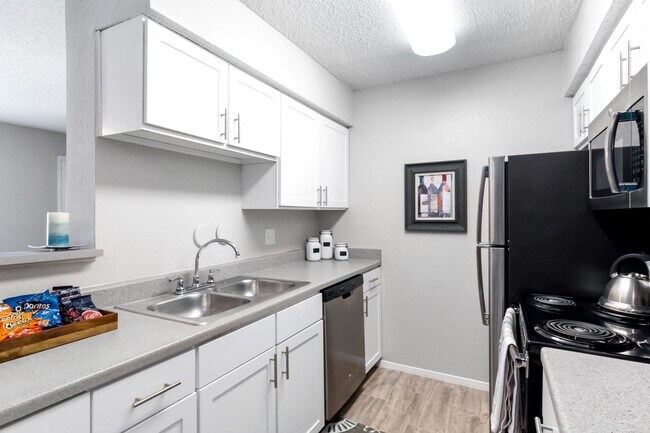 2 Bedroom B - 2 Bed / 2 Bath - 889 Sq.Ft.
