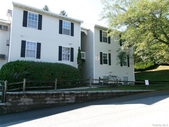 Building Photo - 28 Lexington Hills Rd Unit 6