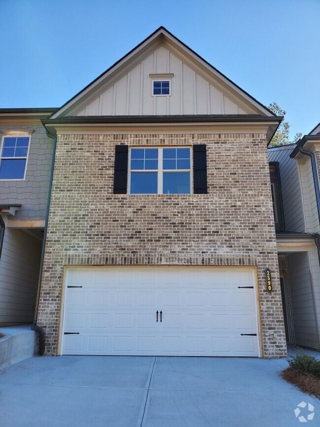 Building Photo - Charming 3-Bedroom Townhome with Stylish F...