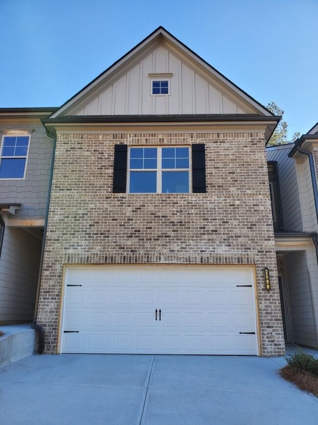 Charming 3-Bedroom Townhome with Stylish F... - Charming 3-Bedroom Townhome with Stylish F...