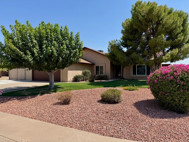 Building Photo - 7249 W Sunnyside Dr Rental