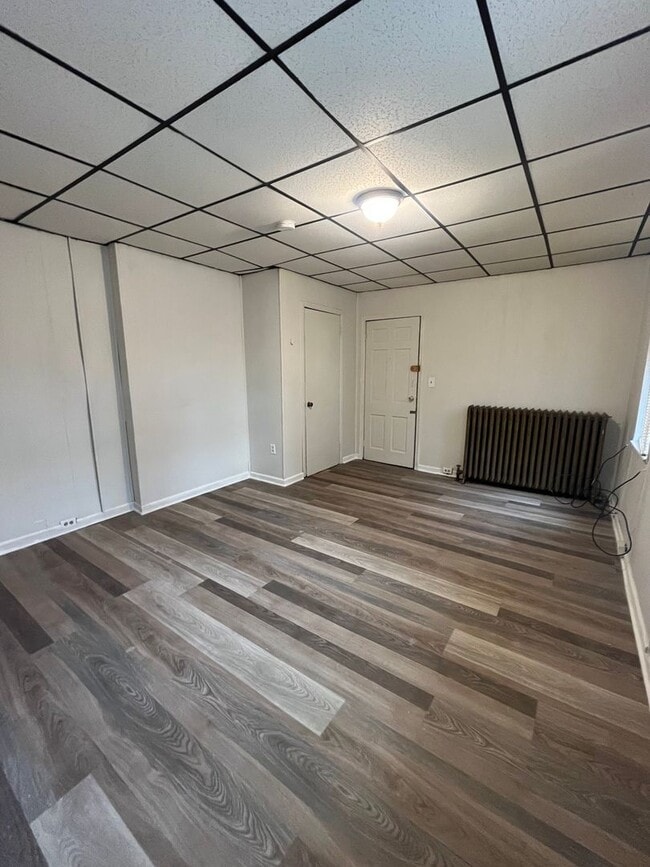 Building Photo - 136 E Walnut St Unit Apt 2