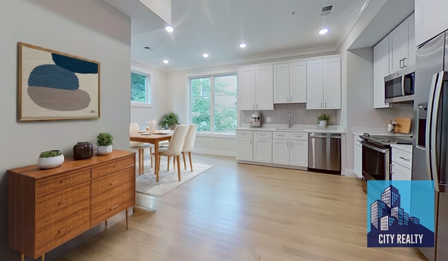 Photo - 104 Warren St