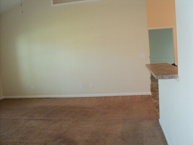 Photo - Great 3 Bedroom 2 Bath Located in the Rive...