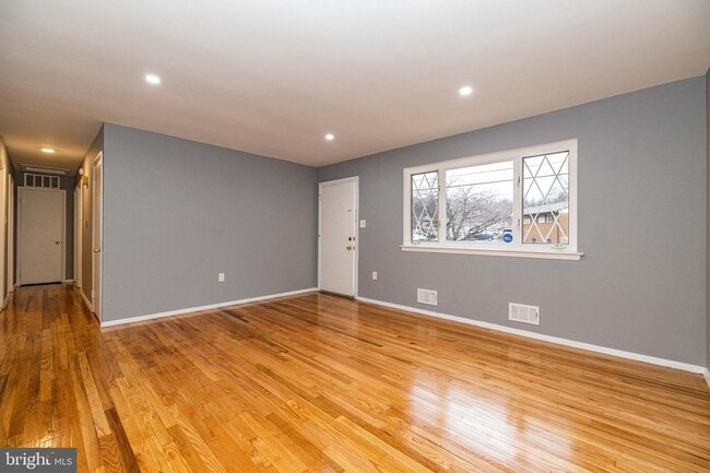 Photo - 1320 Woodlark Dr