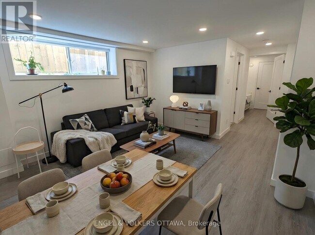 Photo - 125 Carruthers Ave Unit B