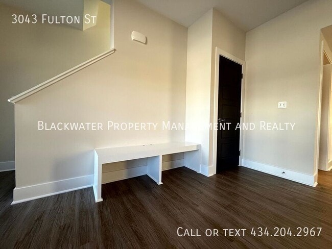 Photo - 3043 Fulton St