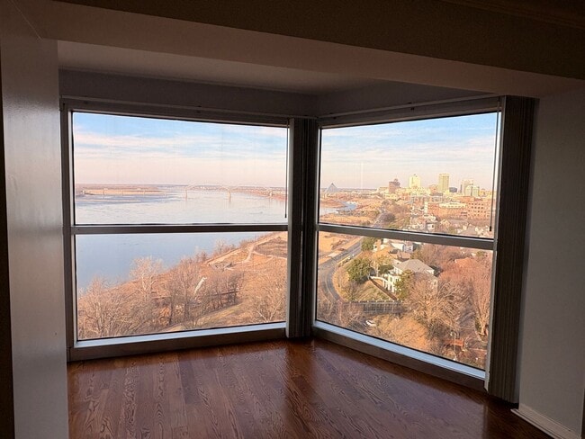 Photo - High Rise on the Mississippi River! 14th Floor! Best View! Gate Parking! Trail to Tom Lee Park! U...