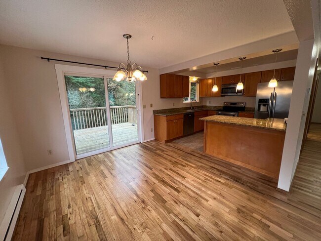 Photo - 13807 FERAL BUELLER TRI-PLEX LLC Unidad 13807