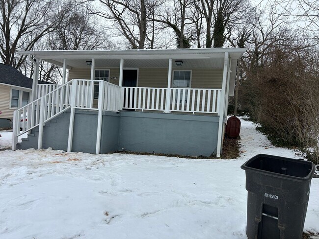 Photo - 4031 Sheraton St