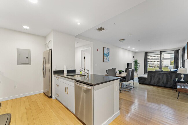 601 Albany St Unit GO ID1240341P