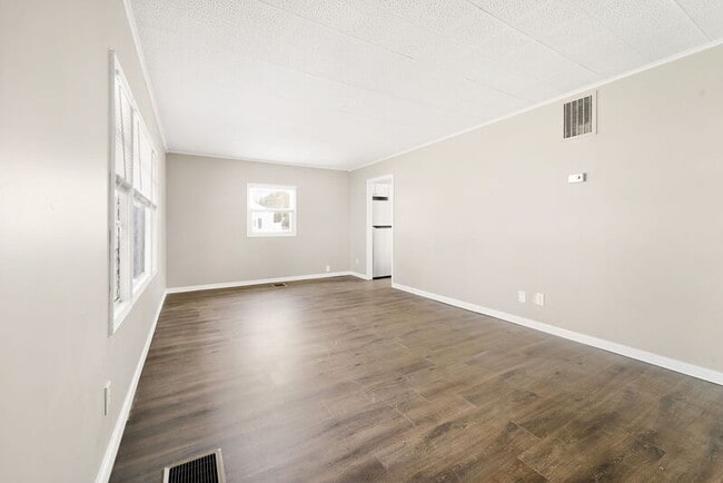 Photo - 14621 Agnes St