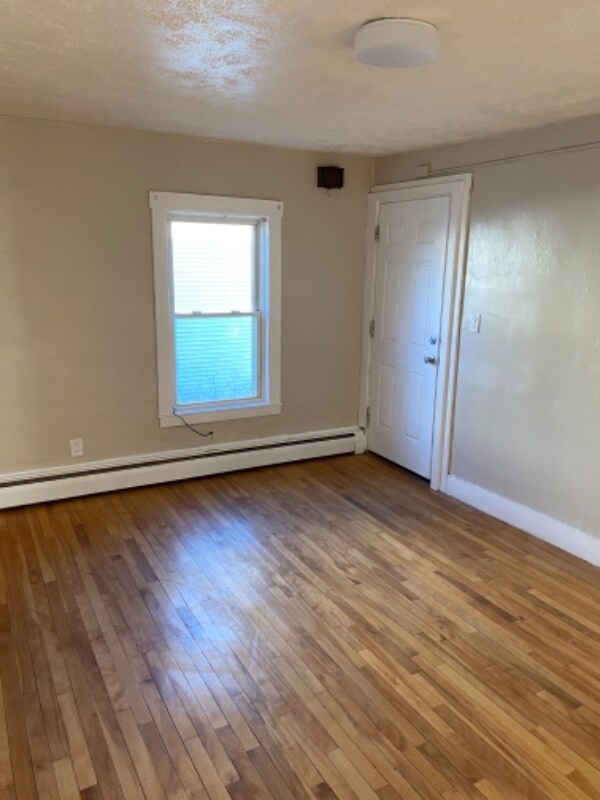 22 Newbury St Apartment Unit 2 Auburn, ME