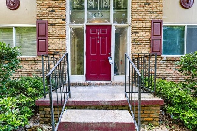 Photo - 1635 Line Cir