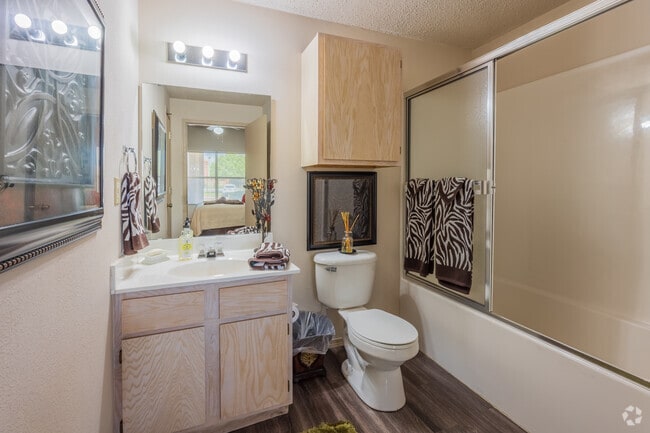 1BR 1BA - 556SF - Restroom