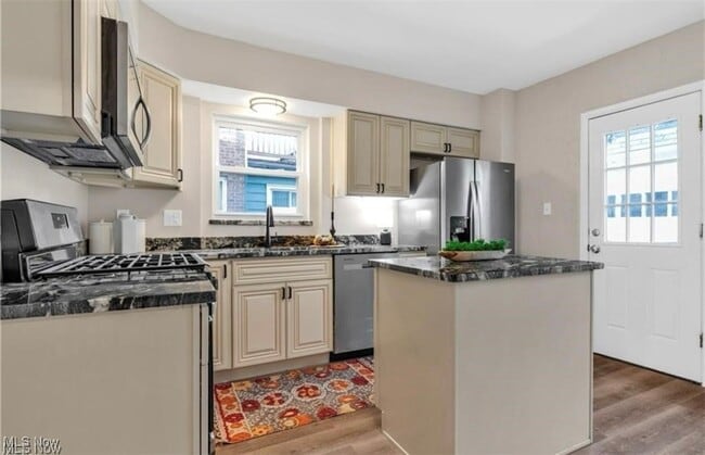 Photo - 3781 Washington Blvd