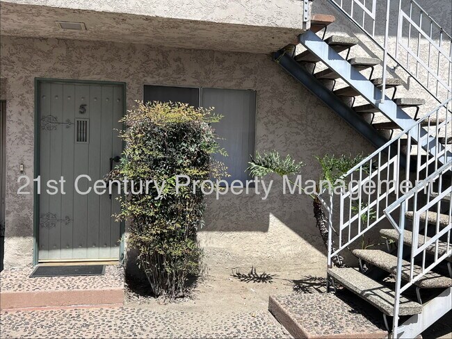 Spacious 1 Bedroom Ground Level Apartment - Downey