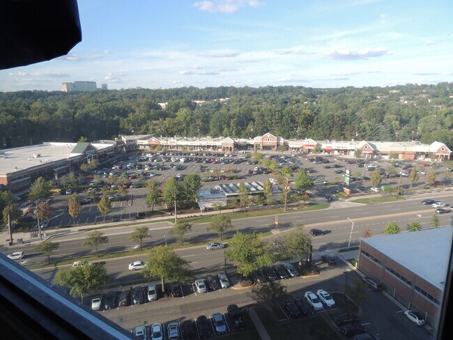 Building Photo - 4600 Duke St Unit 1623