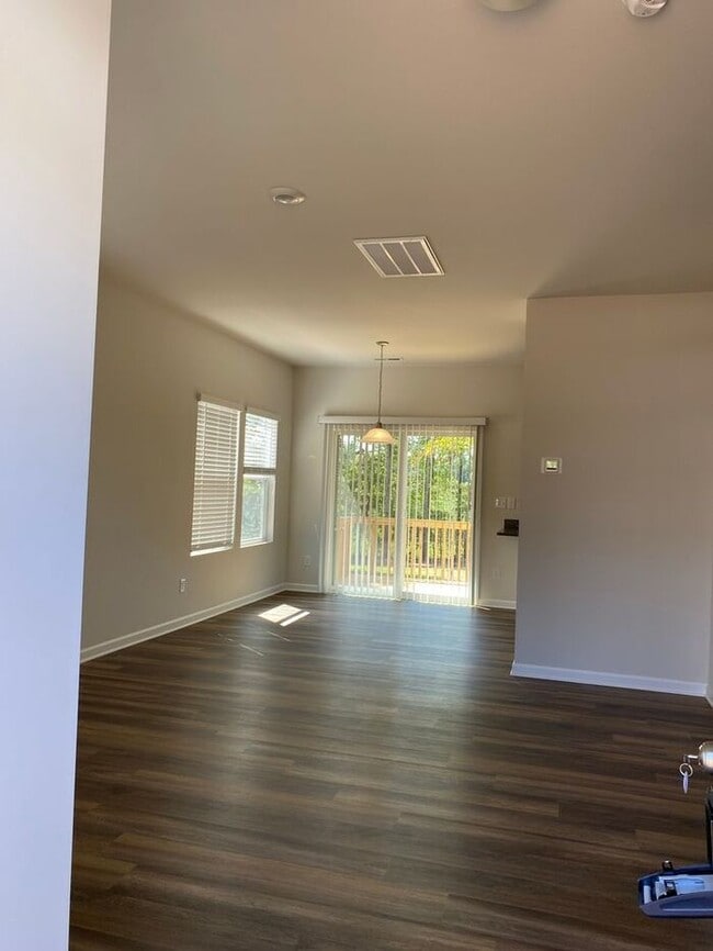 Photo - 4 bed/2.5 bath home in Troutman!