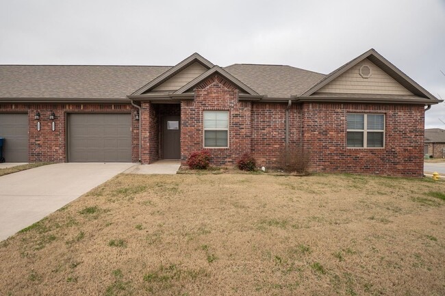 Building Photo - Charming 2 bedroom!