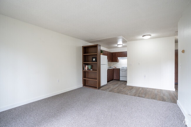 1BR, 1BA - 577SF - Living Room