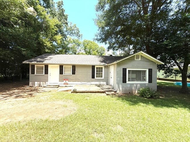 Building Photo - ** 3 bed 1 bath located in Highland Gardens ** Call 334-366-9198 to schedule a self showing