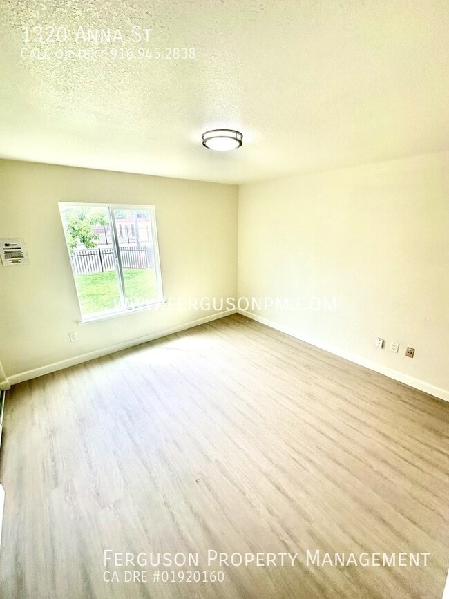 Photo - 1320 Anna St