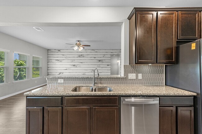 Photo - 1740 Cindy Ln