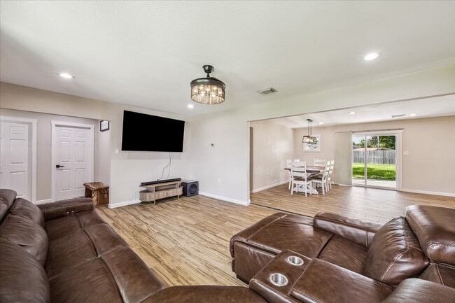 Photo - 405 N Fulton St