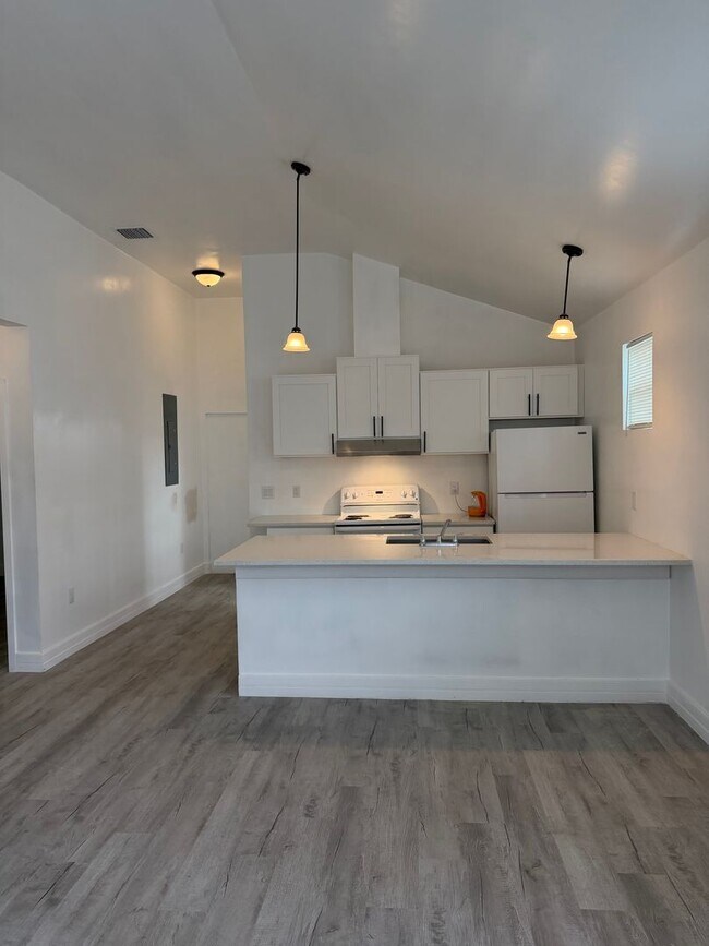 Photo - Arlington Unit B