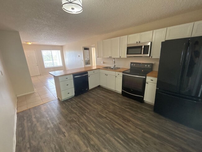 Building Photo - 2906 Straus Ln Unit D