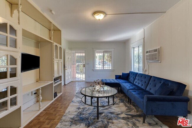 4825 Mascot St