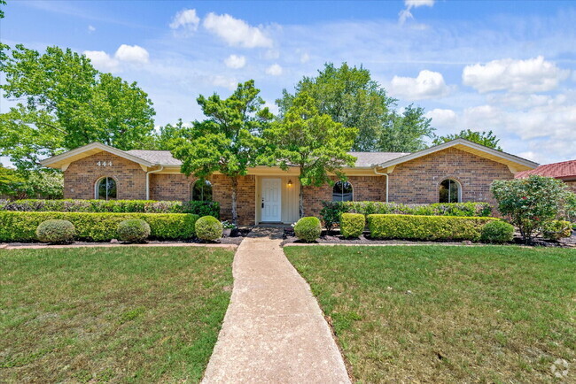 Building Photo - "Spacious 4-Bedroom Hardwood & Granite Fin... Rental