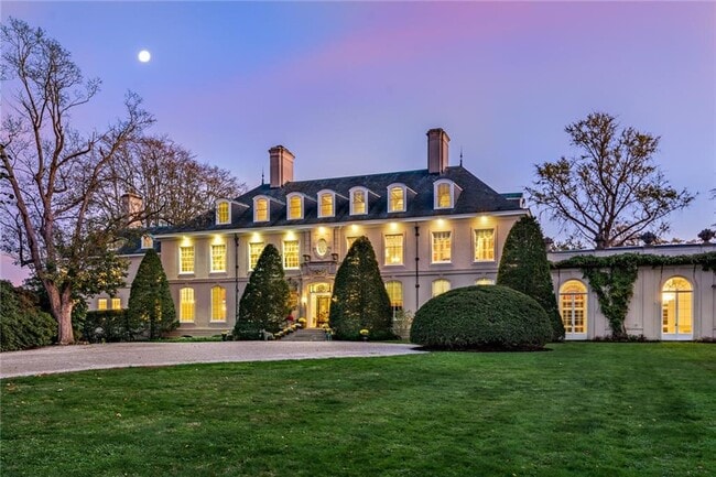 115 Narragansett Ave