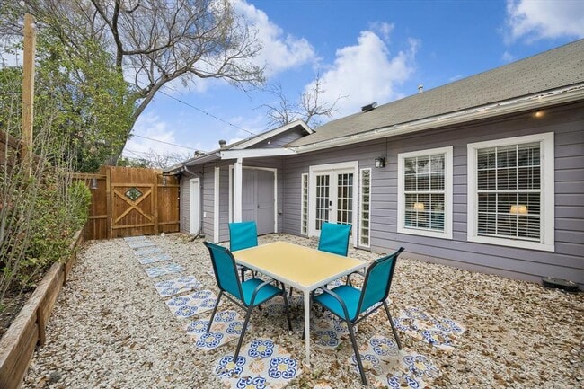 Building Photo - 211 Lessin Ln