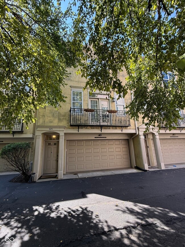 Building Photo - 925 Junction Pl