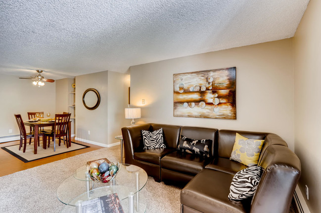 Sterling Heights | Greeley Apartments - Sterling Heights Apartamentos