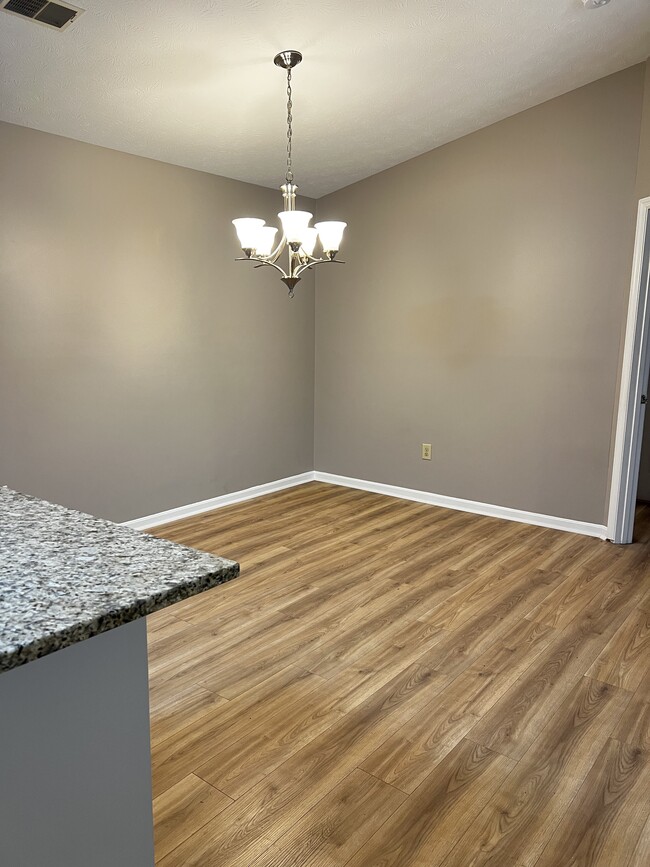 Dining room - 7680 Scioto Ct Unit 206