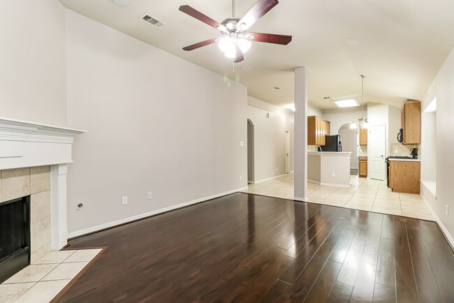 Photo - 969 Oak Lynn Dr