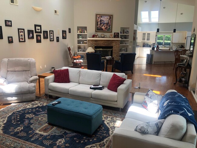 Photo - 1548 Glenlake Cir