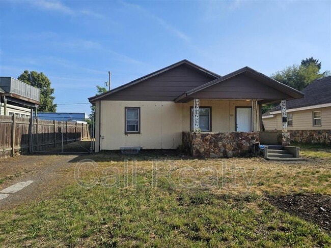 Building Photo - 2721 E Rowan Ave Rental