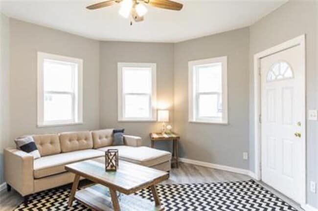 Photo - 800 10th St SW