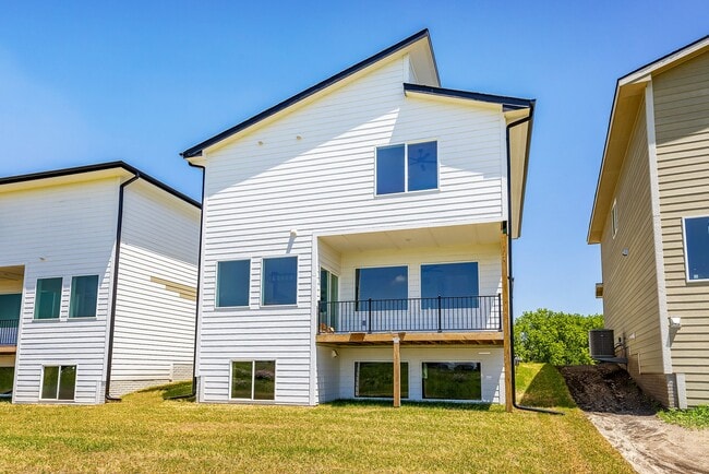 Photo - 1100 NW Sproul Dr