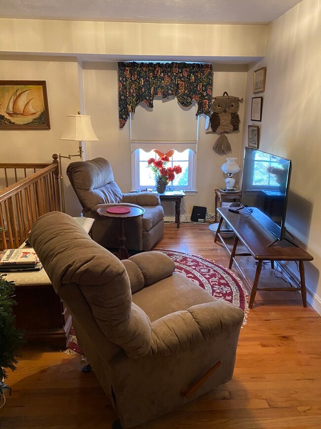 Photo - 8 Dickson Ln