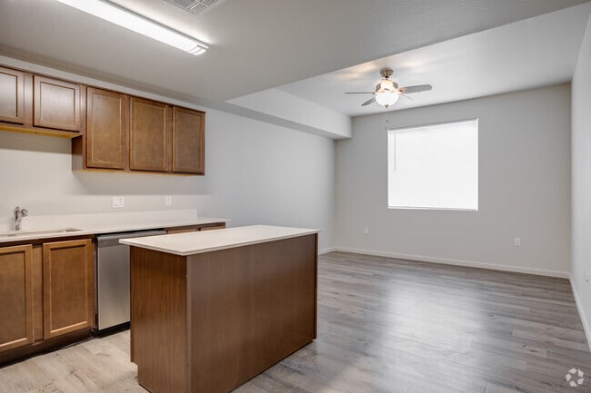 3BR, 2BA - 1,121SF